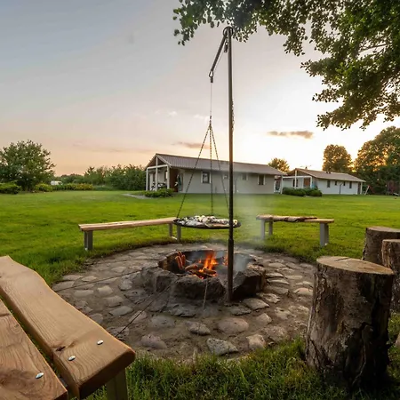 Σπίτι διακοπών Domki Letniskowe Ranczo Darłowo